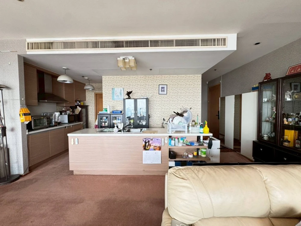 For sale: The Emporio Place, high floor unit with stunning river bend views, no obstructing buildings, in the heart of the city. 3 bedrooms, 4 bathroo