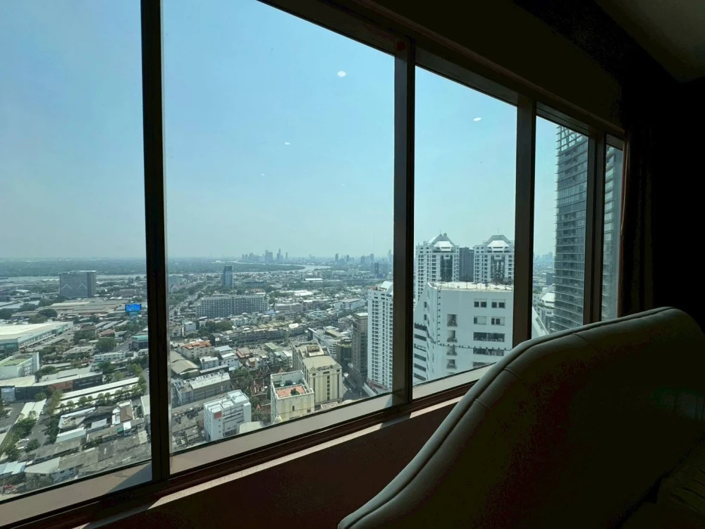 For sale: The Emporio Place, high floor unit with stunning river bend views, no obstructing buildings, in the heart of the city. 3 bedrooms, 4 bathroo