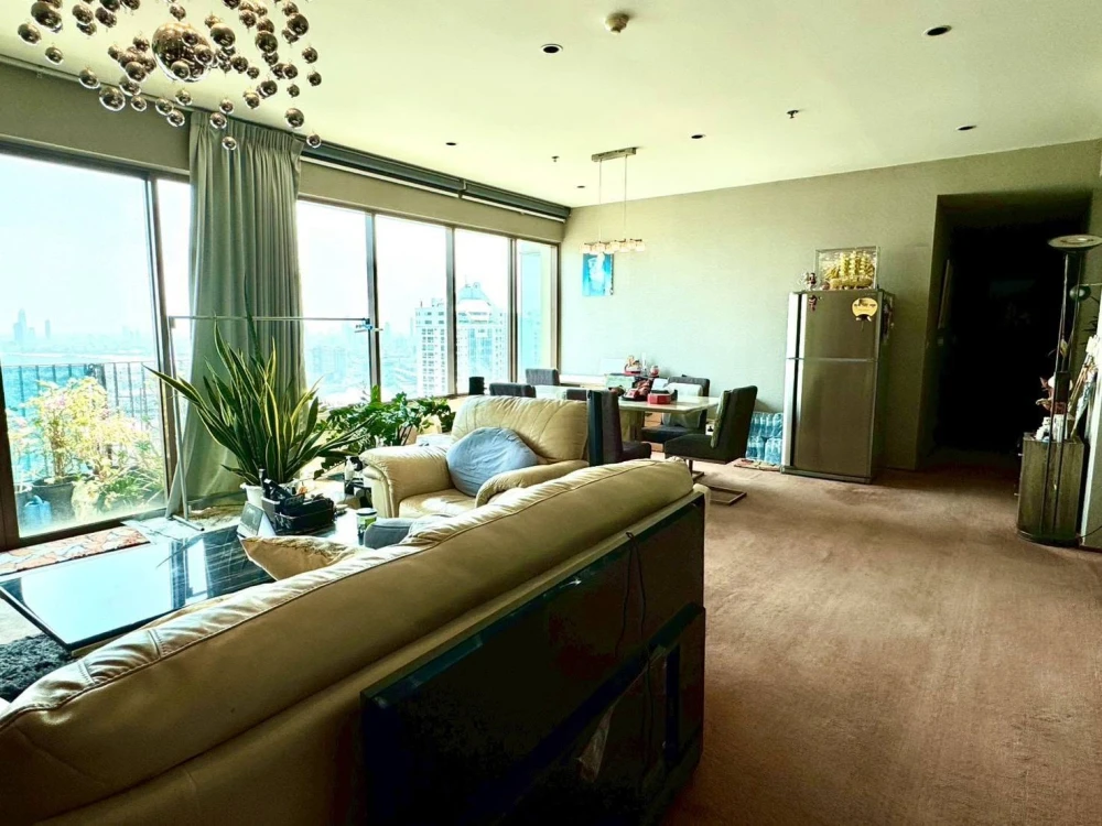 For sale: The Emporio Place, high floor unit with stunning river bend views, no obstructing buildings, in the heart of the city. 3 bedrooms, 4 bathroo