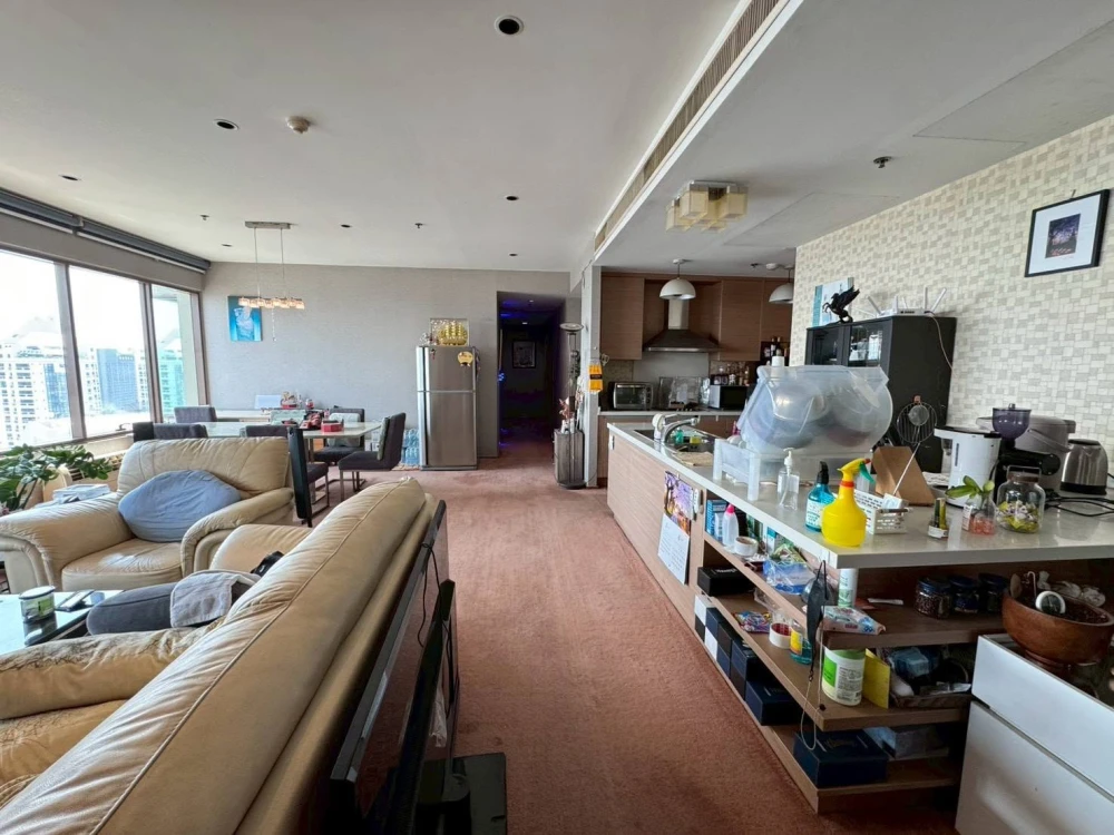 For sale: The Emporio Place, high floor unit with stunning river bend views, no obstructing buildings, in the heart of the city. 3 bedrooms, 4 bathroo