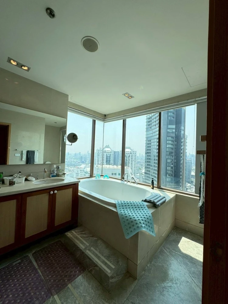 For sale: The Emporio Place, high floor unit with stunning river bend views, no obstructing buildings, in the heart of the city. 3 bedrooms, 4 bathroo