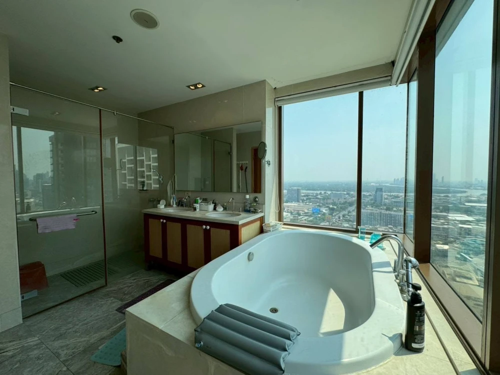 For sale: The Emporio Place, high floor unit with stunning river bend views, no obstructing buildings, in the heart of the city. 3 bedrooms, 4 bathroo