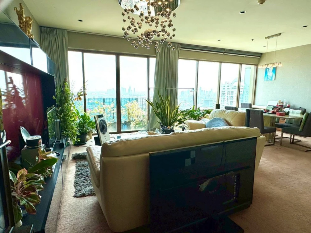 For sale: The Emporio Place, high floor unit with stunning river bend views, no obstructing buildings, in the heart of the city. 3 bedrooms, 4 bathroo