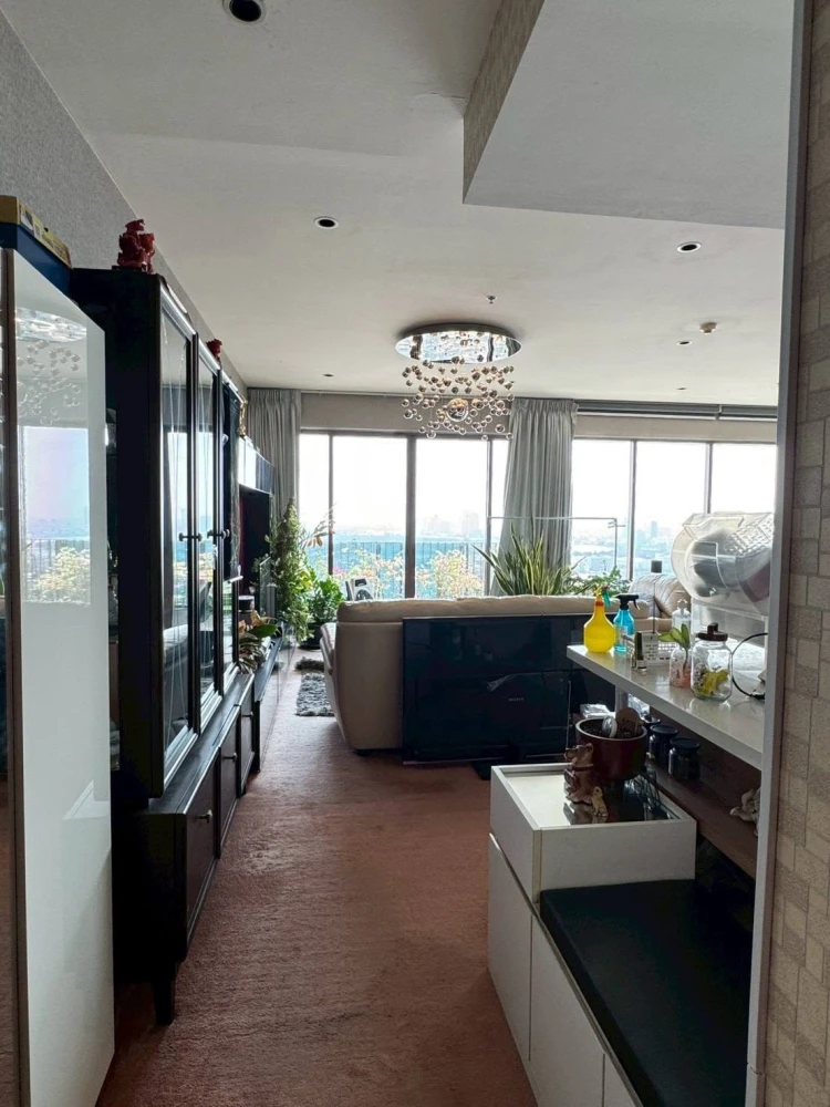 For sale: The Emporio Place, high floor unit with stunning river bend views, no obstructing buildings, in the heart of the city. 3 bedrooms, 4 bathroo