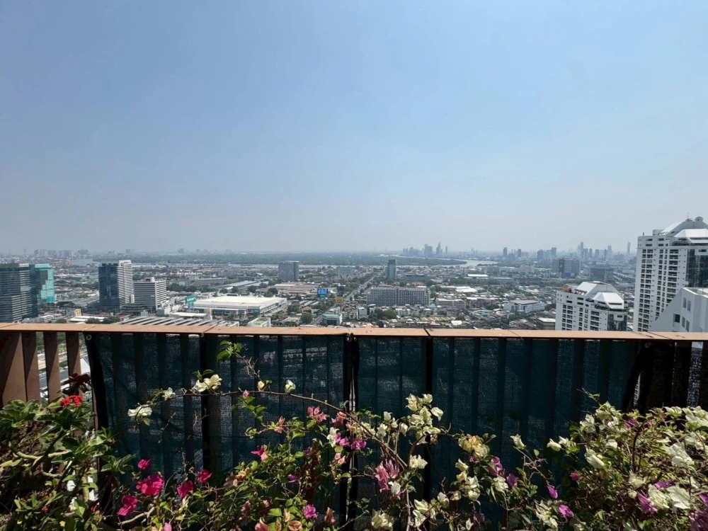For sale: The Emporio Place, high floor unit with stunning river bend views, no obstructing buildings, in the heart of the city. 3 bedrooms, 4 bathroo