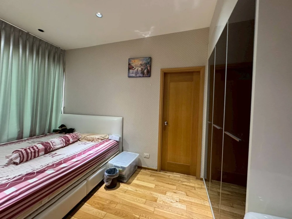 For sale: The Emporio Place, high floor unit with stunning river bend views, no obstructing buildings, in the heart of the city. 3 bedrooms, 4 bathroo
