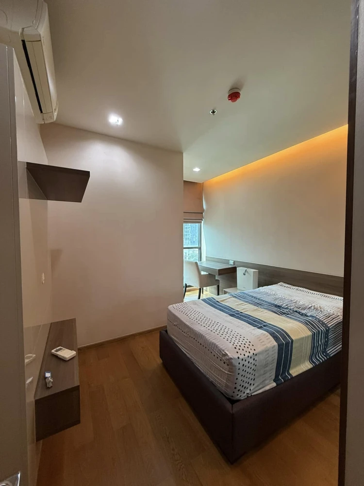 For sale: The Address Sathorn, 10th floor, spacious room, fully furnished, ready to move in, hurry and be the owner before you miss out.