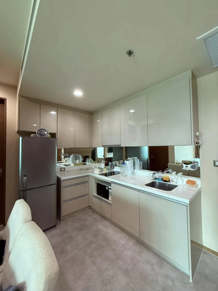 For sale: The Address Sathorn, 10th floor, spacious room, fully furnished, ready to move in, hurry and be the owner before you miss out.