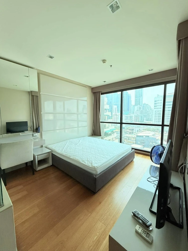 For sale: The Address Sathorn, 10th floor, spacious room, fully furnished, ready to move in, hurry and be the owner before you miss out.