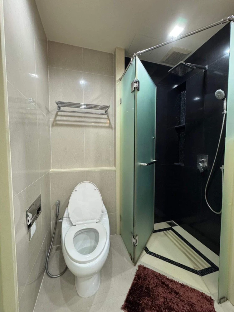 For sale: The Address Sathorn, 10th floor, spacious room, fully furnished, ready to move in, hurry and be the owner before you miss out.