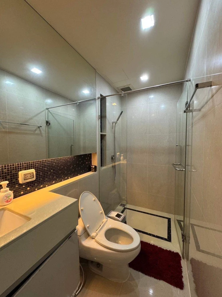 For sale: The Address Sathorn, 10th floor, spacious room, fully furnished, ready to move in, hurry and be the owner before you miss out.
