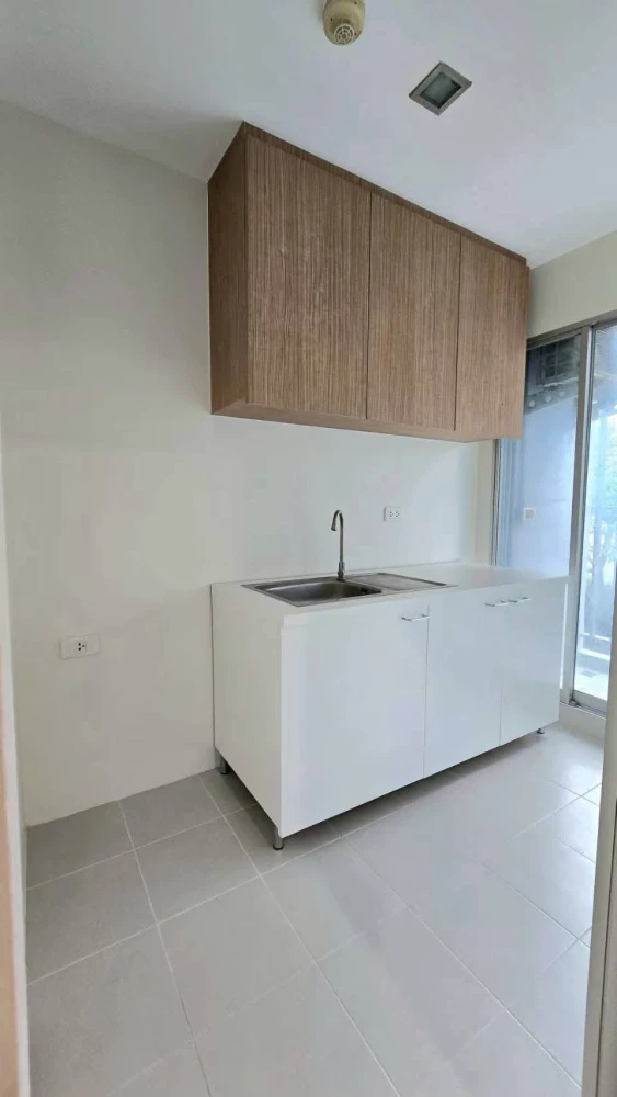 For sale: Dee Condo Ramintra, 2nd floor, beautiful room, fully furnished, ready to move in, reserve now, don't miss out.