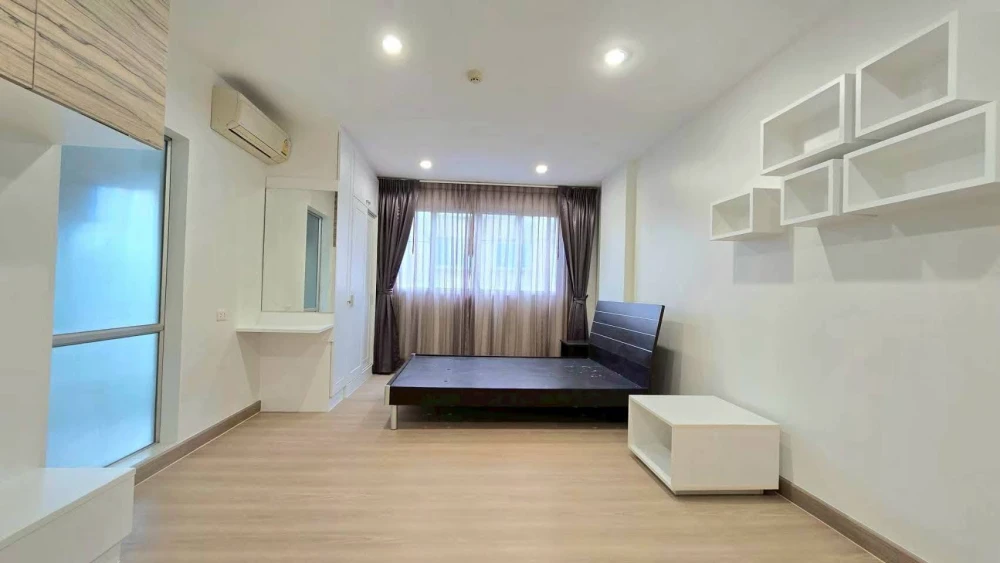 For sale: Dee Condo Ramintra, 2nd floor, beautiful room, fully furnished, ready to move in, reserve now, don't miss out.