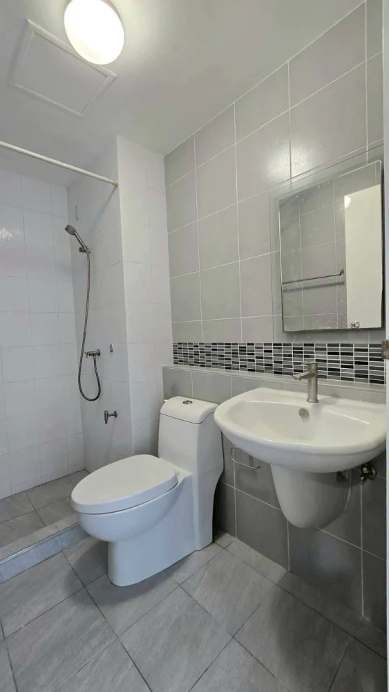 For sale: Dee Condo Ramintra, 2nd floor, beautiful room, fully furnished, ready to move in, reserve now, don't miss out.