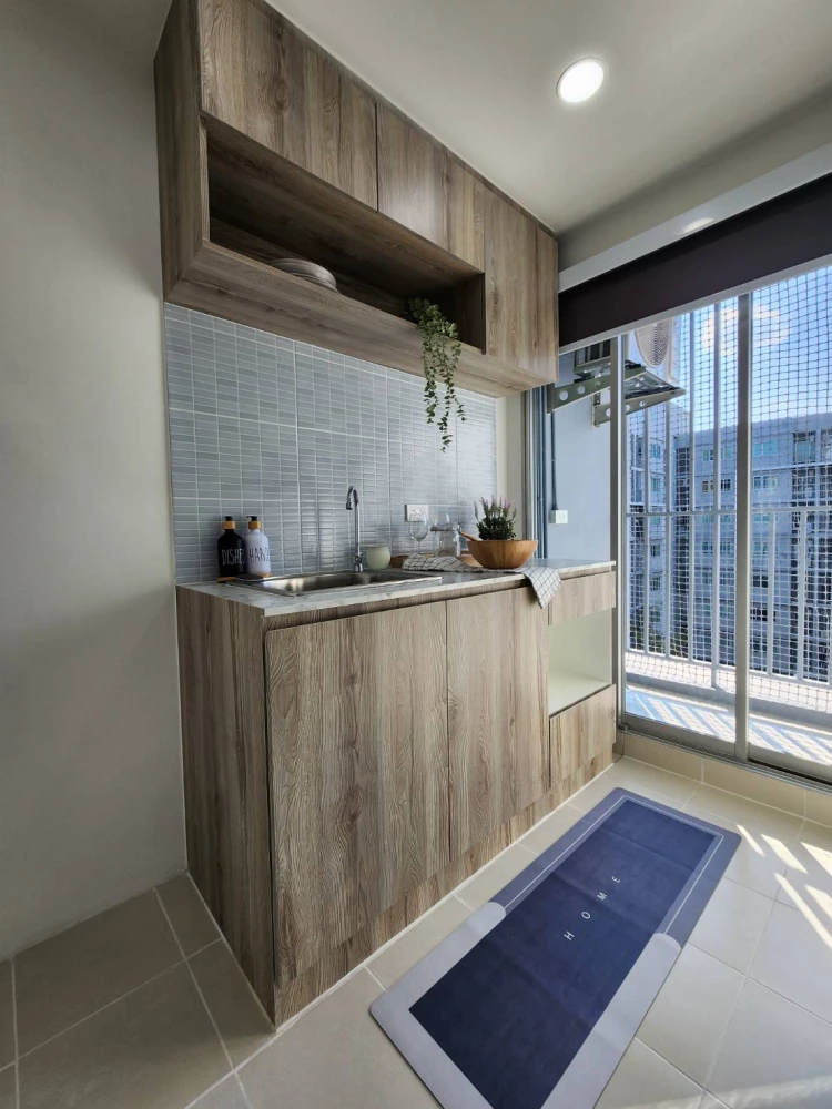 For sale: Dee Condo Ramintra, 6th floor, Building C, swimming pool view, beautifully decorated, looks great, very livable, ready to move in.