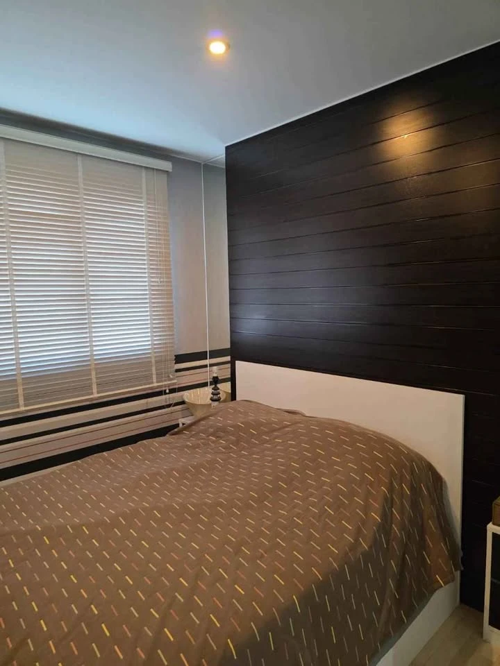 Best-selling condo in Ramintra, with partition doors separating the rooms and fully furnished with built-in furniture, ready to move in.