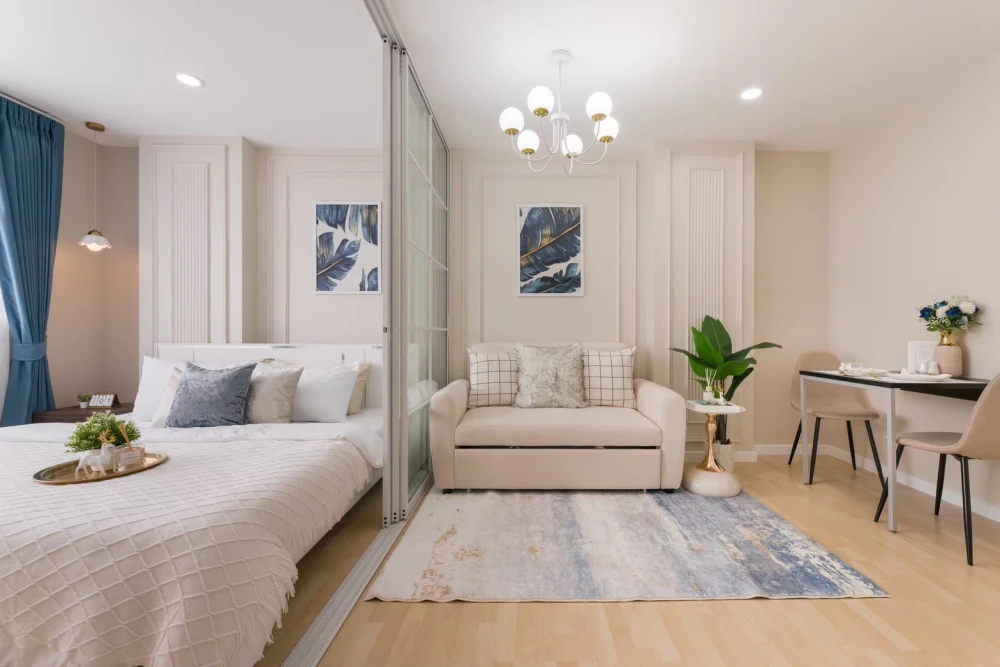 For sale: Good condo, Ram Intra. Beautifully decorated room, bright and inviting. Closed kitchen with glass partitions. Don't miss it.