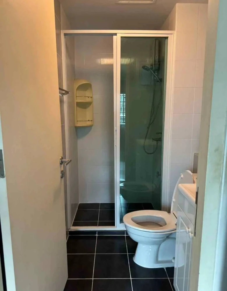 For sale, Dee Condo Sukhumvit 109, 6th floor, Building A, with furniture and electrical appliances, ready to move in, cool and comfortable, hurry and