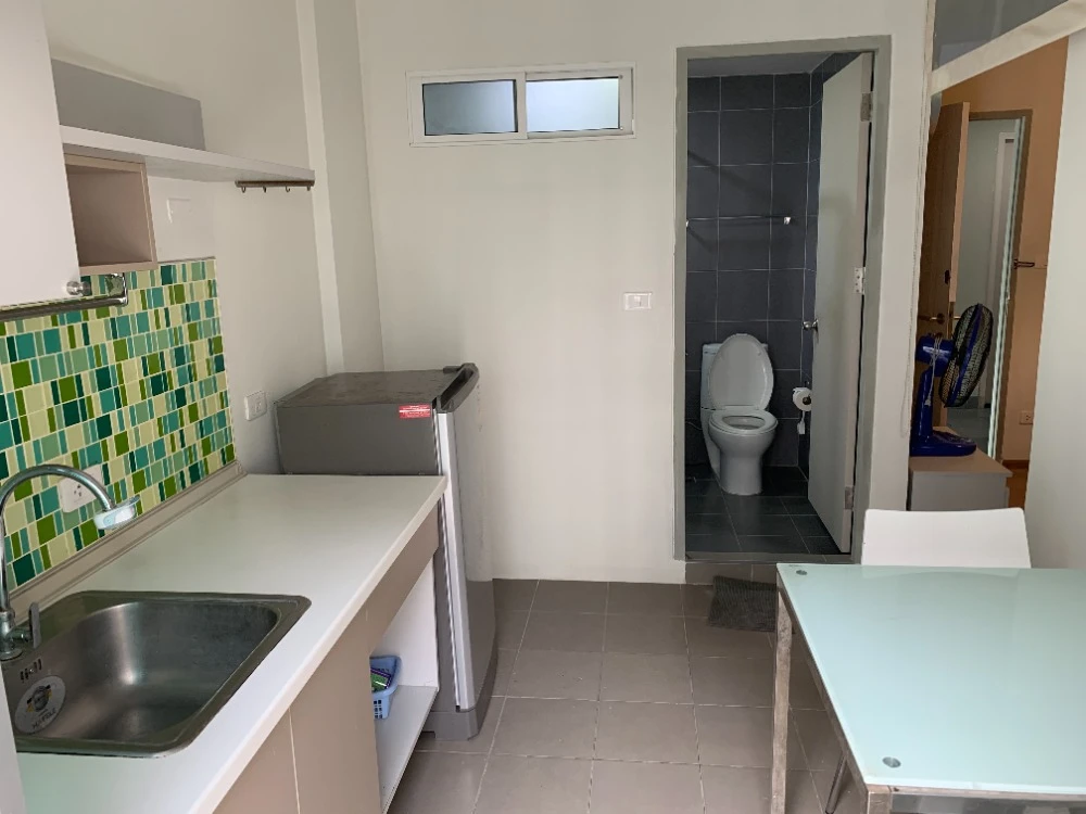 For sale: D Condo Ramkhamhaeng, 4th floor, partitioned room, fully furnished, book now, don't miss out.