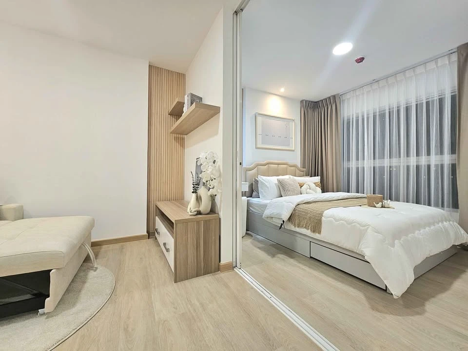 For sale: D Condo Ramkhamhaeng, 7th floor, corner room, very private, decorated very well, has a good quality sofa bed, don't miss it.