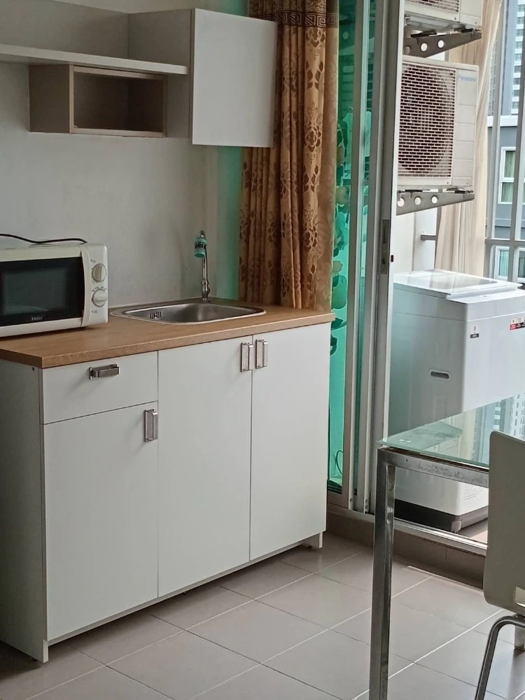 For sale: D Condo Ramkhamhaeng, 8th floor, fully furnished, nice to live in. Interested in owning one? Hurry and reserve now.