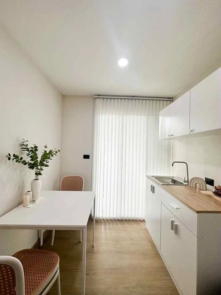 For sale: D Condo Ramkhamhaeng. A lovely room with excellent built-in furniture and a clean white tone. Hurry and reserve now+++