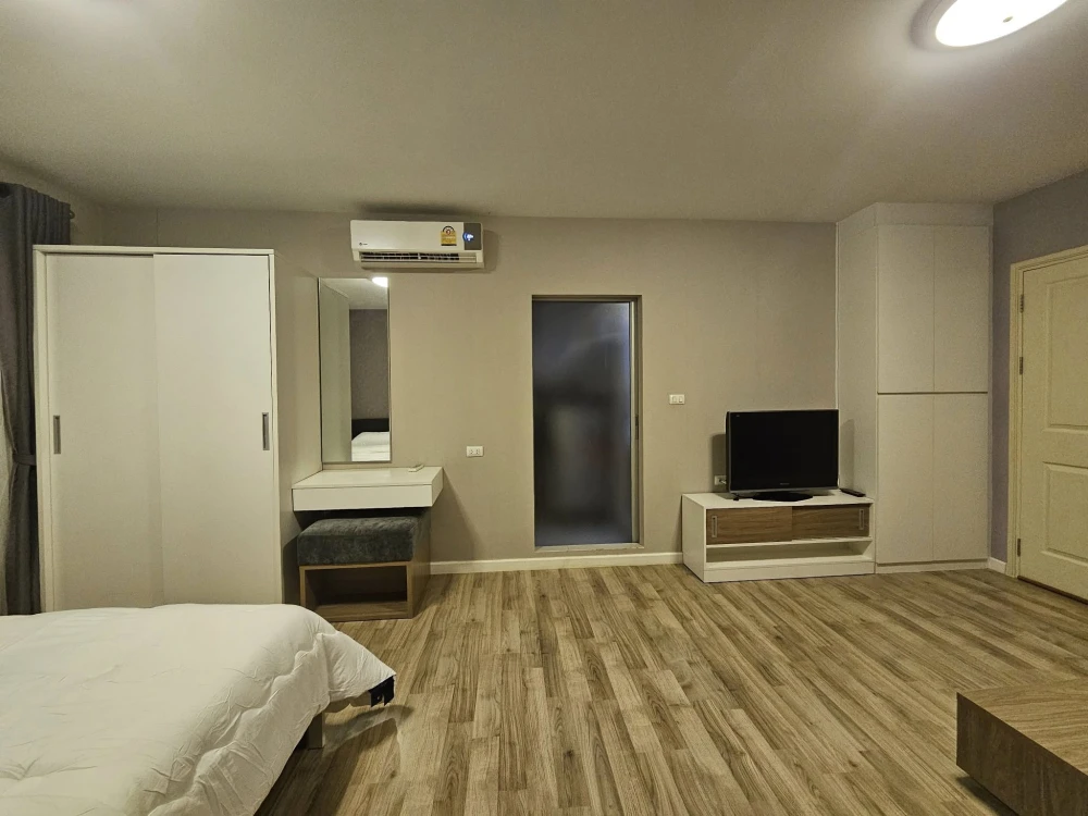 For sale rent: D Condo Campus Rangsit Phase 2. Comfortable living, definitely not hot. Cool, airy rooms. Ready to move in immediately!
