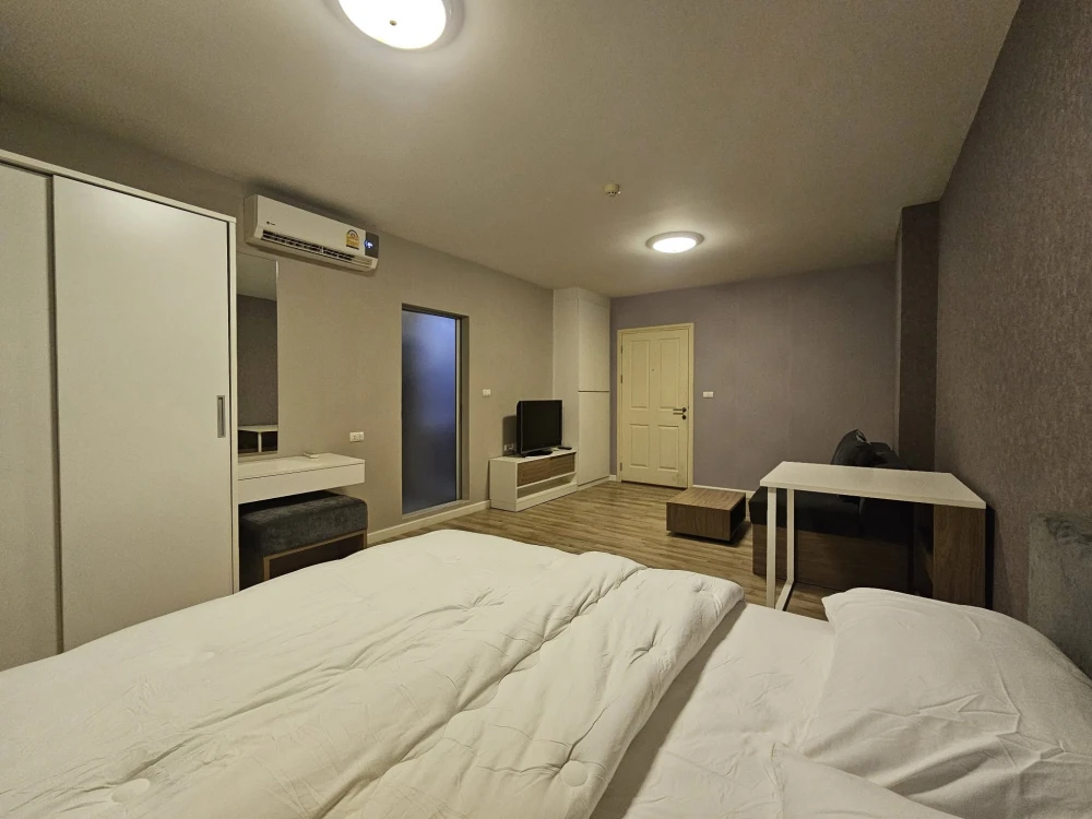 For sale rent: D Condo Campus Rangsit Phase 2. Comfortable living, definitely not hot. Cool, airy rooms. Ready to move in immediately!