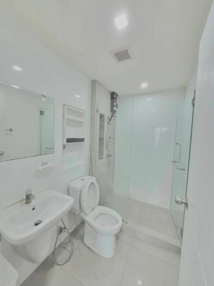 For sale: Dimura Ratchayothin, 1st floor. Great location, convenient transportation, and includes built-in furniture. Book now!