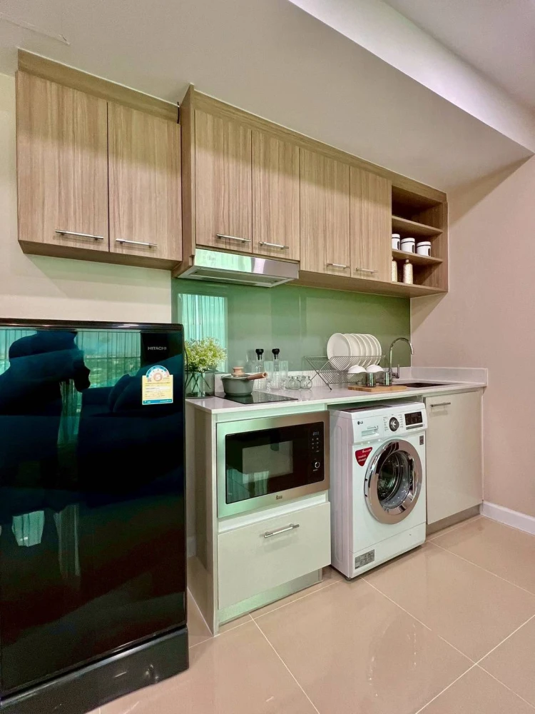 For sale: Dusit Grand Condo View (Jomtien), 24th floor. Sea and city view, no obstructing buildings. Fully furnished with appliances. Ready to move in