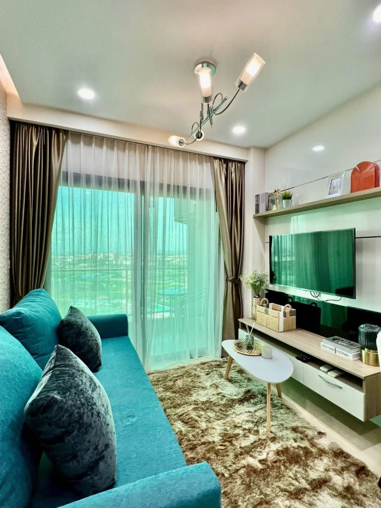 For sale: Dusit Grand Condo View (Jomtien), 24th floor. Sea and city view, no obstructing buildings. Fully furnished with appliances. Ready to move in