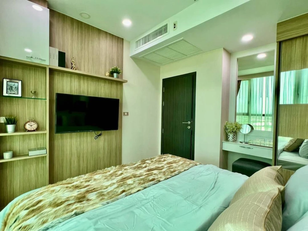 For sale: Dusit Grand Condo View (Jomtien), 24th floor. Sea and city view, no obstructing buildings. Fully furnished with appliances. Ready to move in