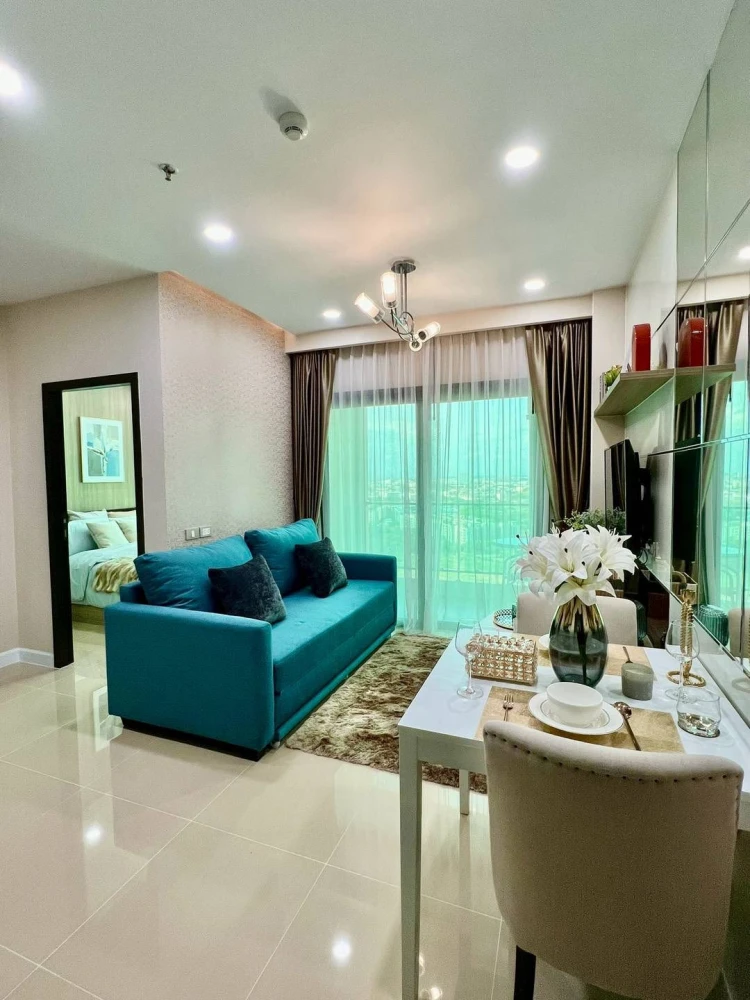 For sale: Dusit Grand Condo View (Jomtien), 24th floor. Sea and city view, no obstructing buildings. Fully furnished with appliances. Ready to move in