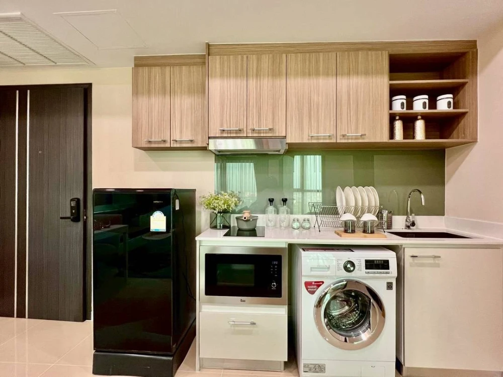 For sale: Dusit Grand Condo View (Jomtien), 24th floor. Sea and city view, no obstructing buildings. Fully furnished with appliances. Ready to move in