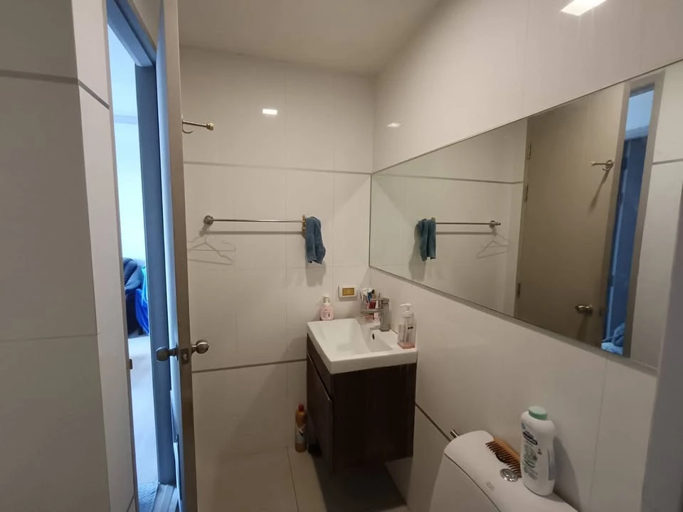 For sale: True Thonglor, 31 sq m, 1 bedroom, 1 bathroom, 6th floor, good location, no buildings blocking the view, on Petchburi New Road, urgent... hu