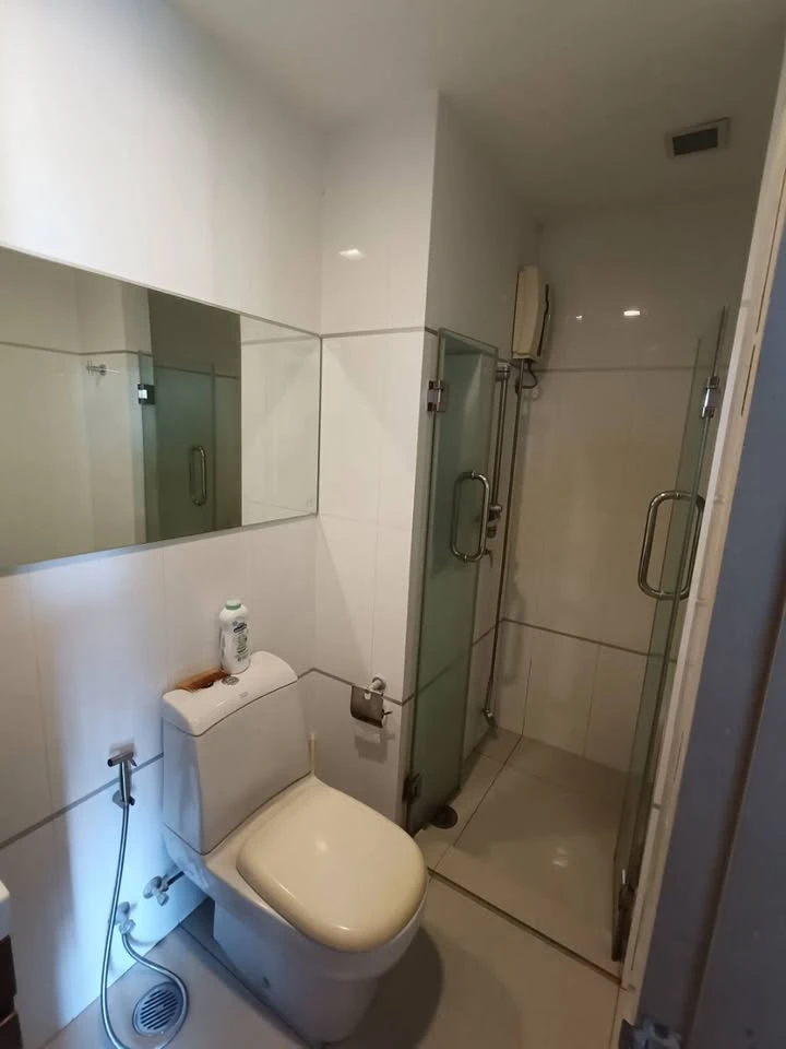 For sale: True Thonglor, 31 sq m, 1 bedroom, 1 bathroom, 6th floor, good location, no buildings blocking the view, on Petchburi New Road, urgent... hu