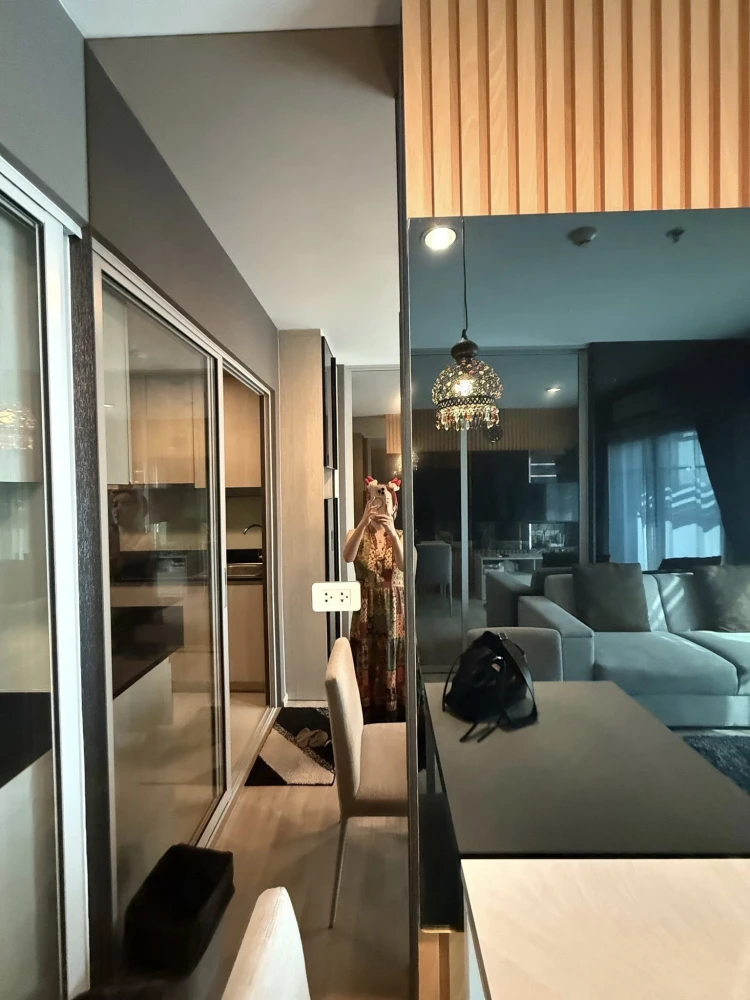 For sale: Niche Mono Ramkhamhaeng. Beautiful, high-end interior with stunning built-in furniture. Don't miss out!