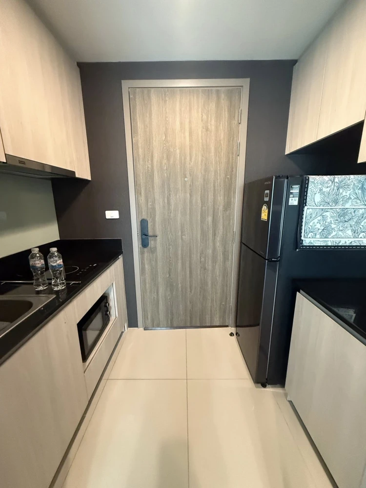 For sale: Niche Mono Ramkhamhaeng. Beautiful, high-end interior with stunning built-in furniture. Don't miss out!