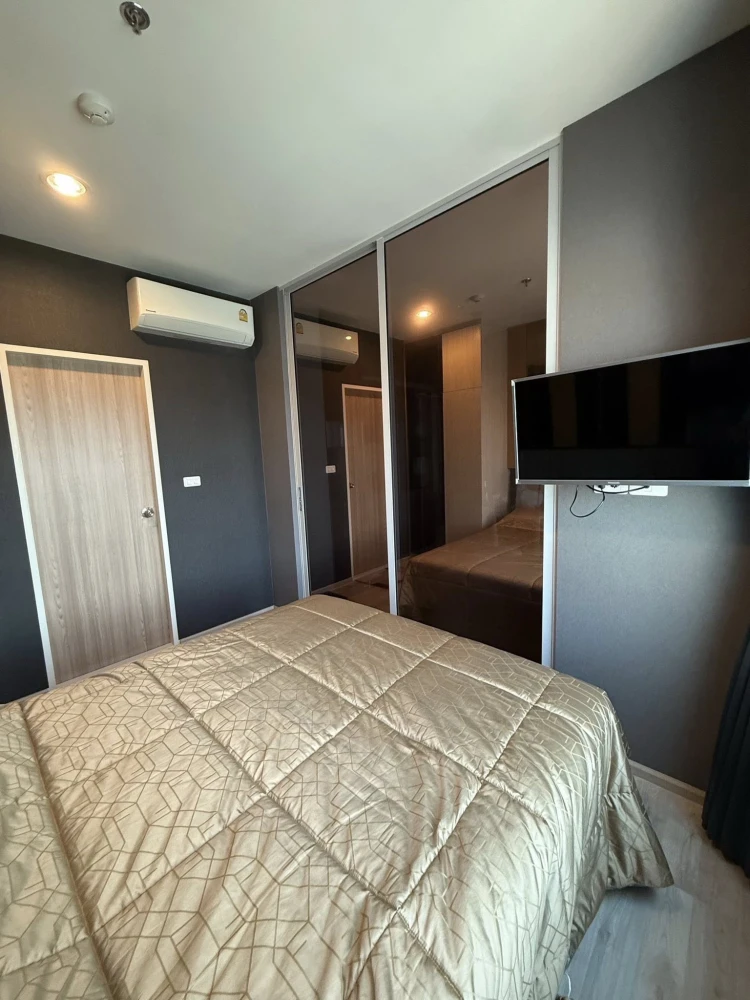 For sale: Niche Mono Ramkhamhaeng. Beautiful, high-end interior with stunning built-in furniture. Don't miss out!