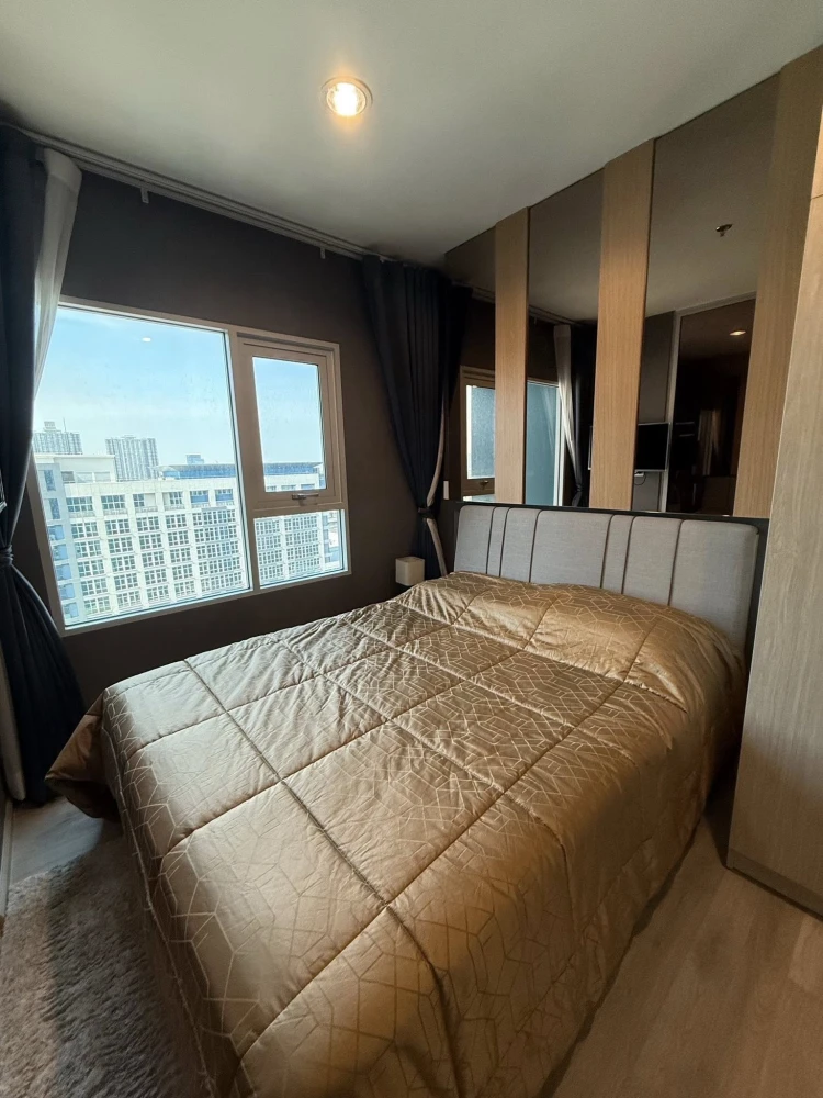 For sale: Niche Mono Ramkhamhaeng. Beautiful, high-end interior with stunning built-in furniture. Don't miss out!