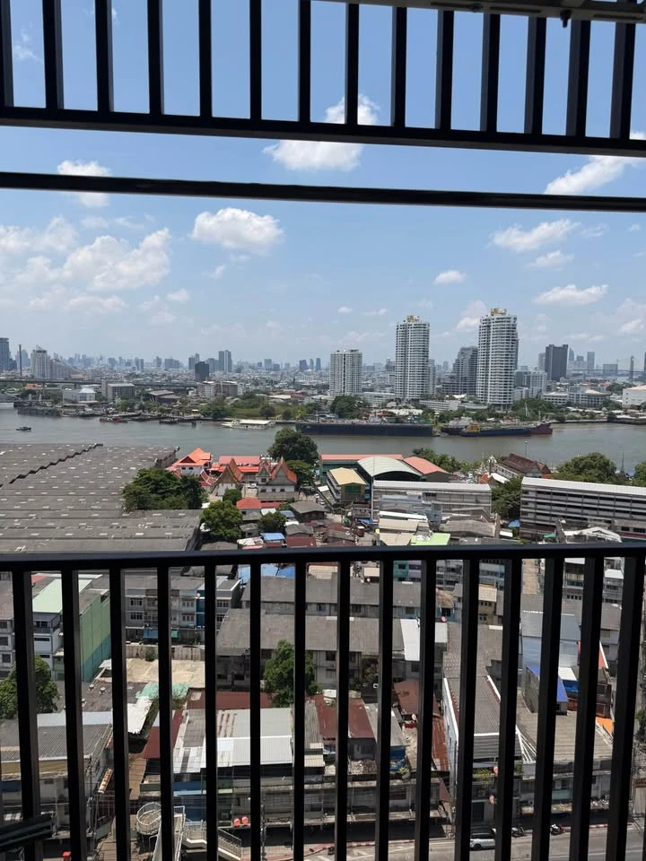 For sale: Niche Mono Charoen Nakhon. 1 bedroom, 1 bathroom, 1 multipurpose room, and walk-in closet. Ready to move in.