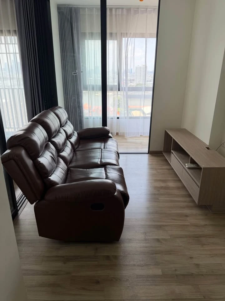 For sale: Niche Mono Charoen Nakhon. 1 bedroom, 1 bathroom, 1 multipurpose room, and walk-in closet. Ready to move in.