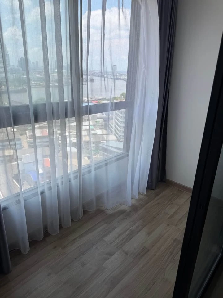 For sale: Niche Mono Charoen Nakhon. 1 bedroom, 1 bathroom, 1 multipurpose room, and walk-in closet. Ready to move in.