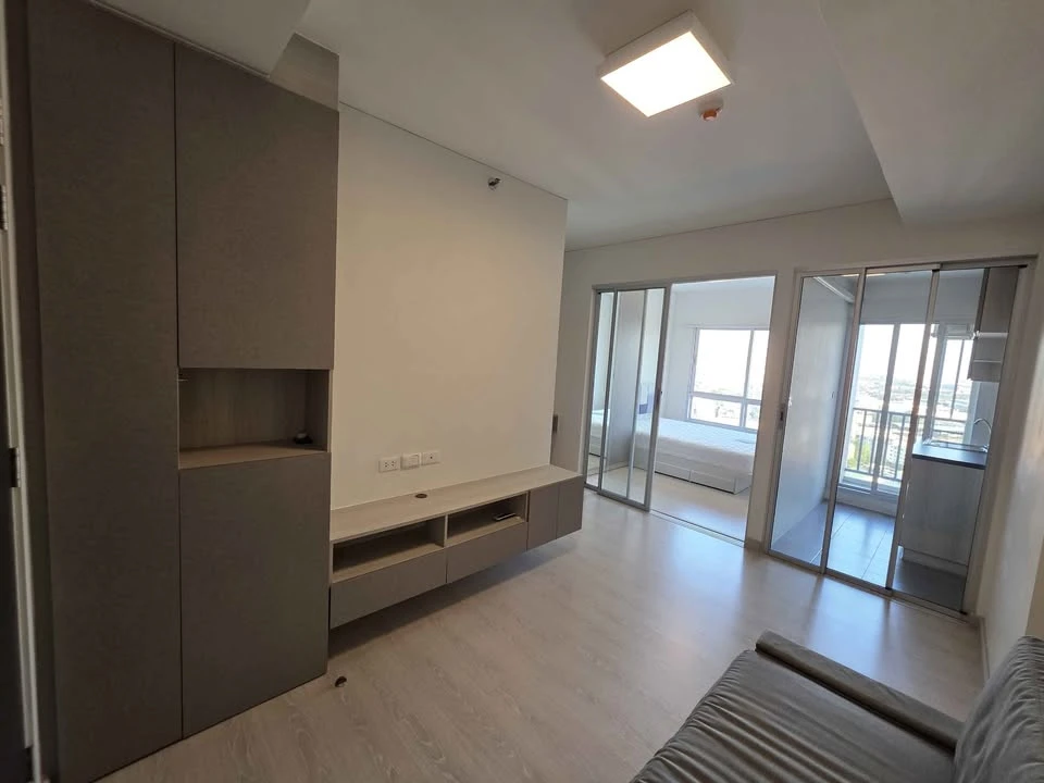 Selling Niche ID Pakkret Station, high floor with unobstructed view. Fully furnished, move-in ready.