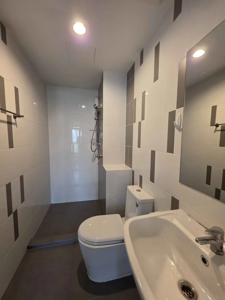 Selling Niche ID Pakkret Station, high floor with unobstructed view. Fully furnished, move-in ready.