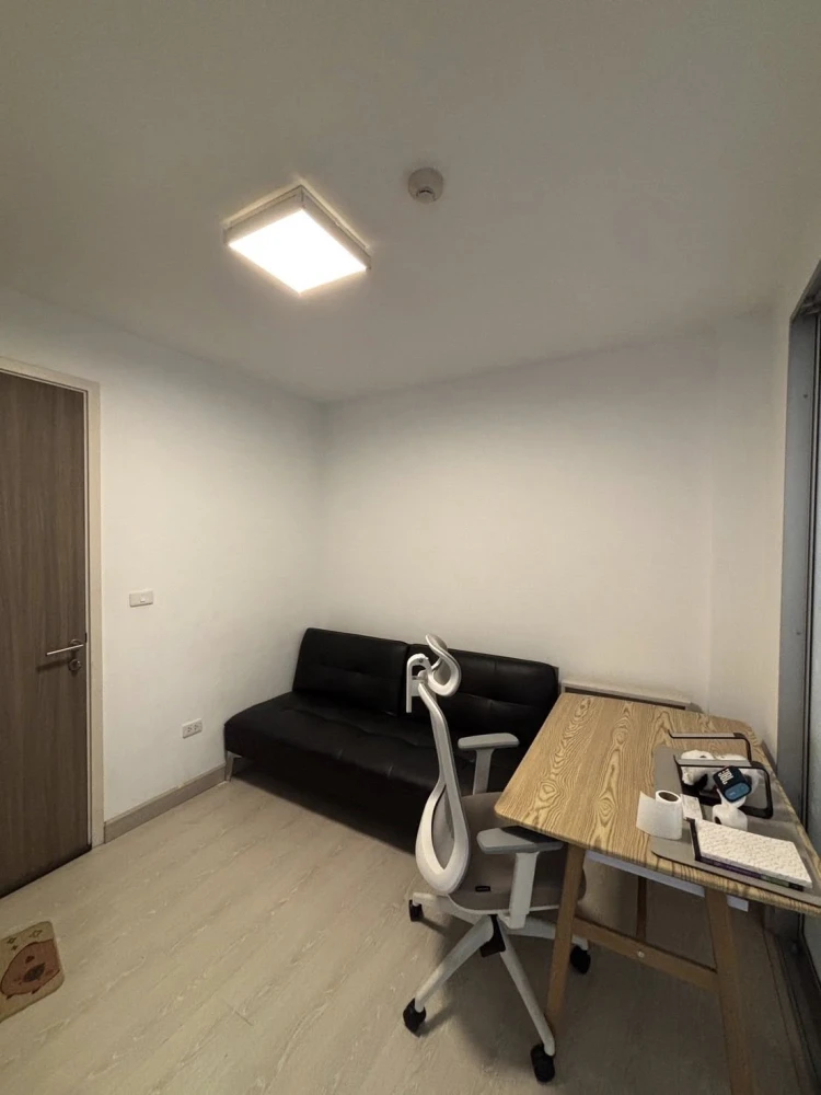 For sale: Niche ID Rama 2-Dao Khanong. Comes with a set of high-quality built-in furniture. Just bring your own and move in.