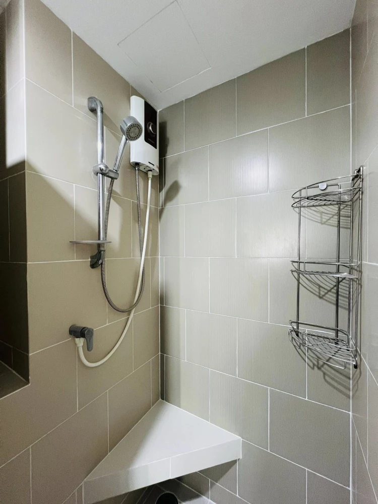 For sale: Niche ID Sukhumvit 113, 4th floor, comes with complete decoration. If you are interested in becoming an owner, hurry and reserve now.