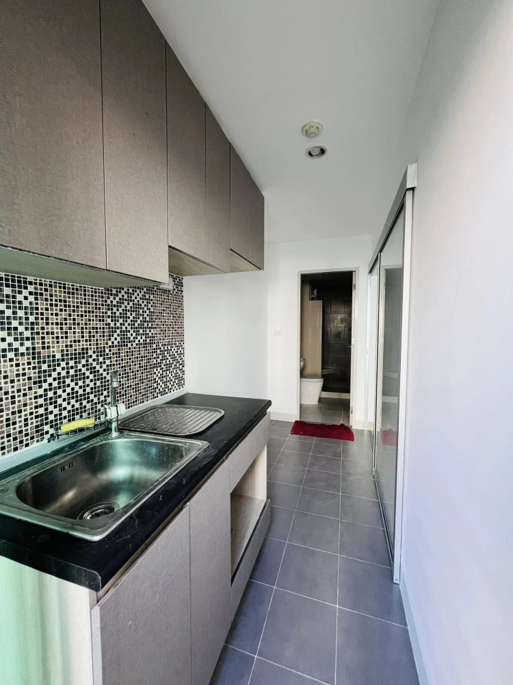 For sale: Niche ID Sukhumvit 113, 4th floor, comes with complete decoration. If you are interested in becoming an owner, hurry and reserve now.