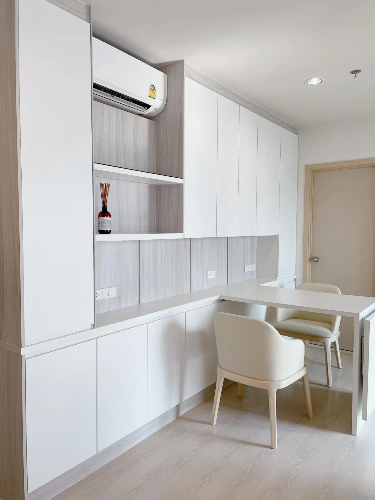 Selling New Noble Ngamwongwan condo. Spacious and comfortable living space. Book now before it's too late!!!