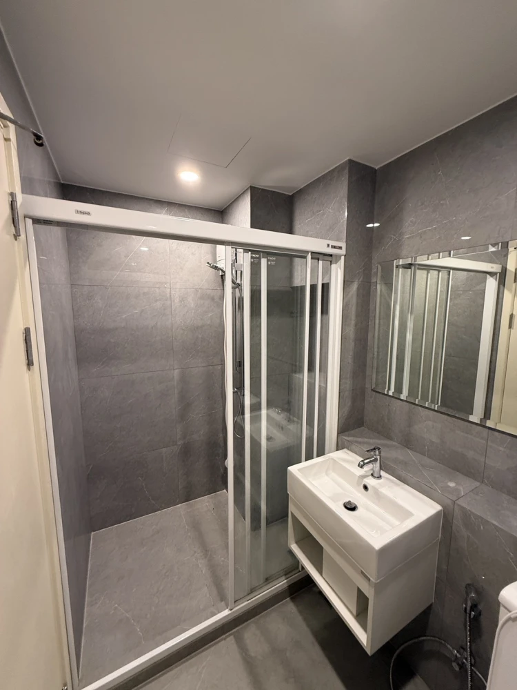 For sale: Blue Sukhumvit 105. Beautiful unit, great location. Buy now!!